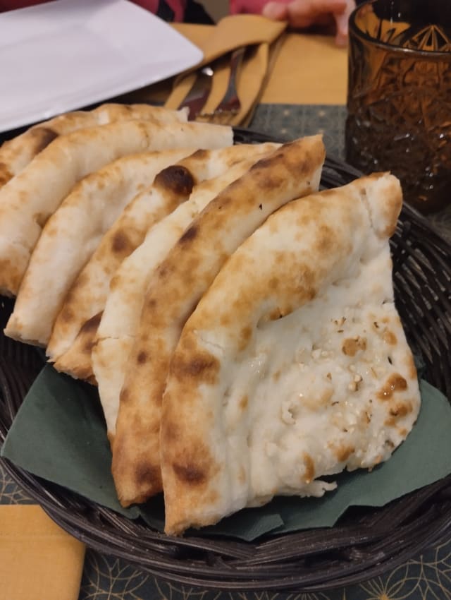 Garlic naan  - Chaska Ristorante