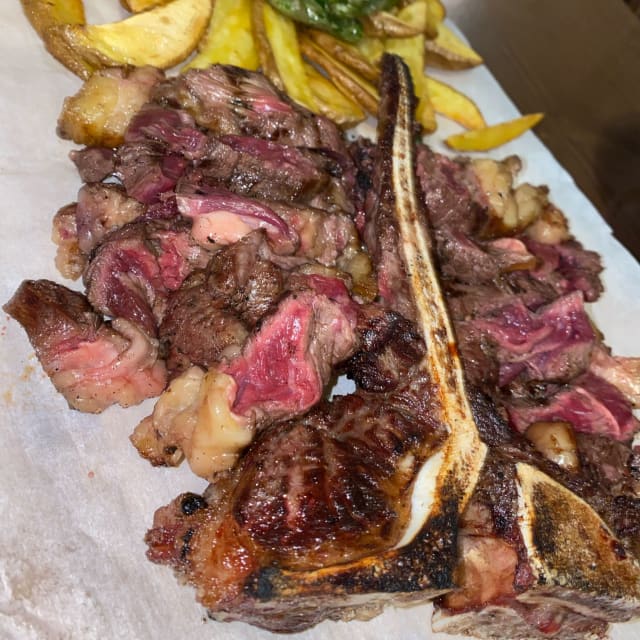 T-Bone De Vaca a La Brasa. Precio Por Kilo - Excalibur Madrid, Madrid