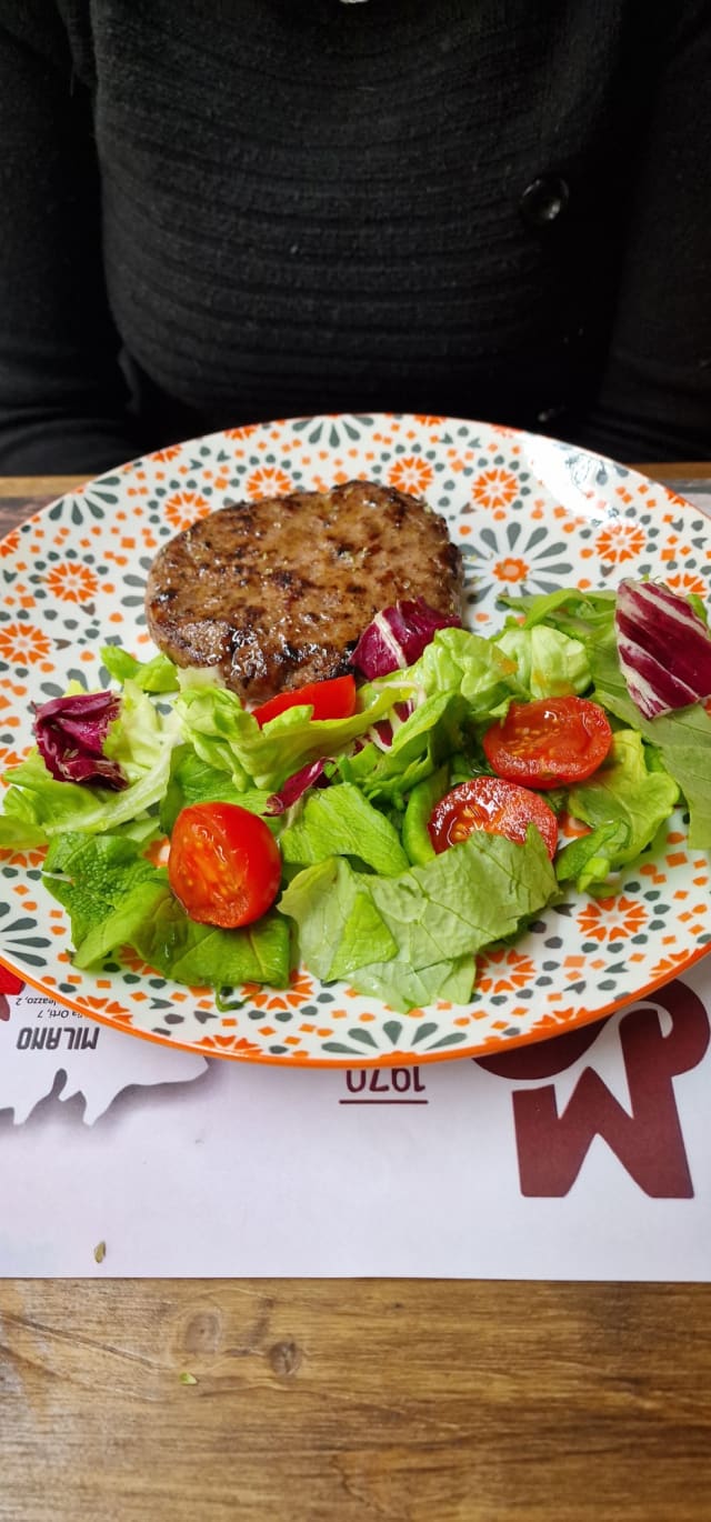 Hamburger di scottona e insalata verde - Montesoprano (Navigli/XXIV Maggio), Milan