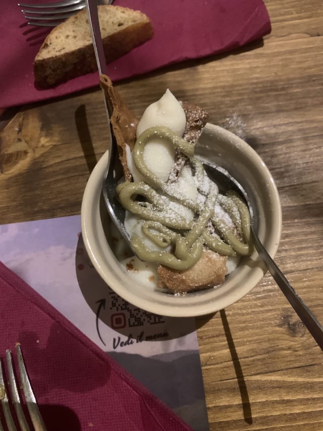 Cannolo scomposto montesoprano - Montesoprano (Navigli/XXIV Maggio)