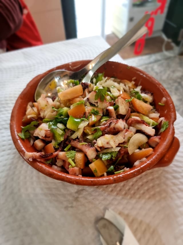 Salada de polvo - O Regueirão de Alfama