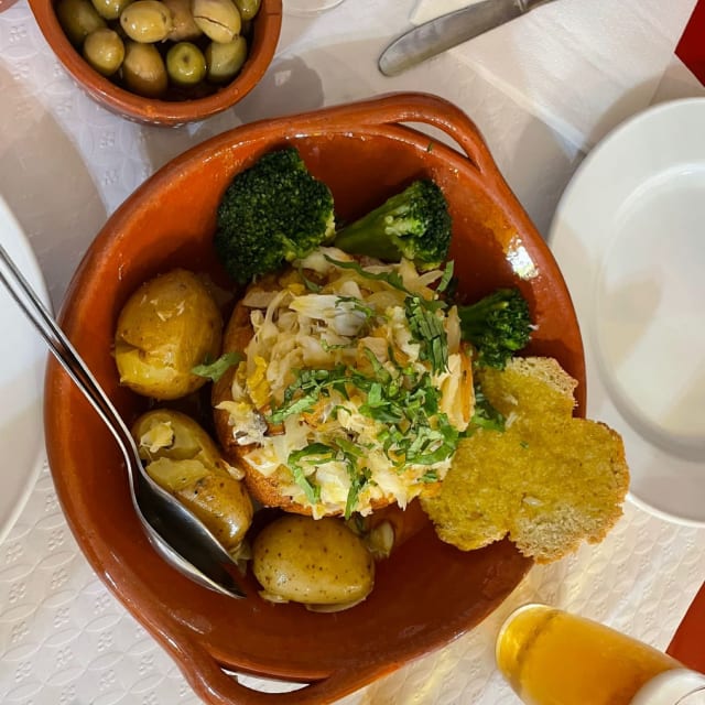 Bacalhau na broa - O Regueirão de Alfama