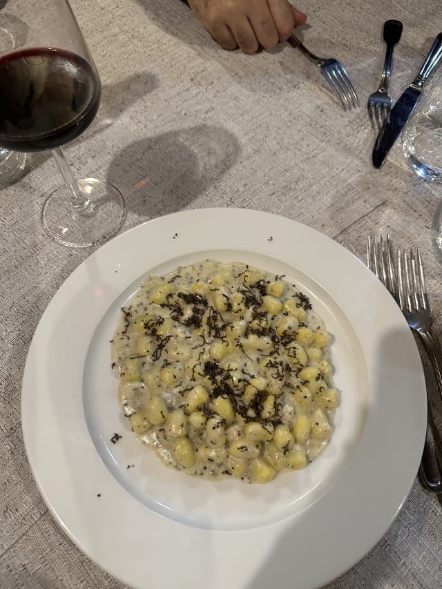 Gnocchi con cremoso di capra e tartufo - Ristorante L'Abbazia