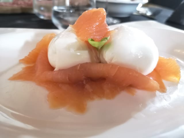 Mozzarella Di Bufala Con Salmone Affumicato - Il Minestraio Restaurant