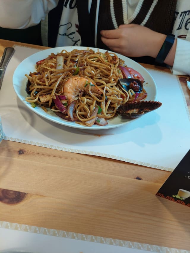 TALLARÍN SALTADO DE MARISCOS - Huacatay, Madrid