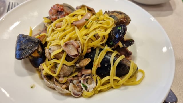 TAGLIOLINI ALLO SCOGLIO - Il Sesto Canto