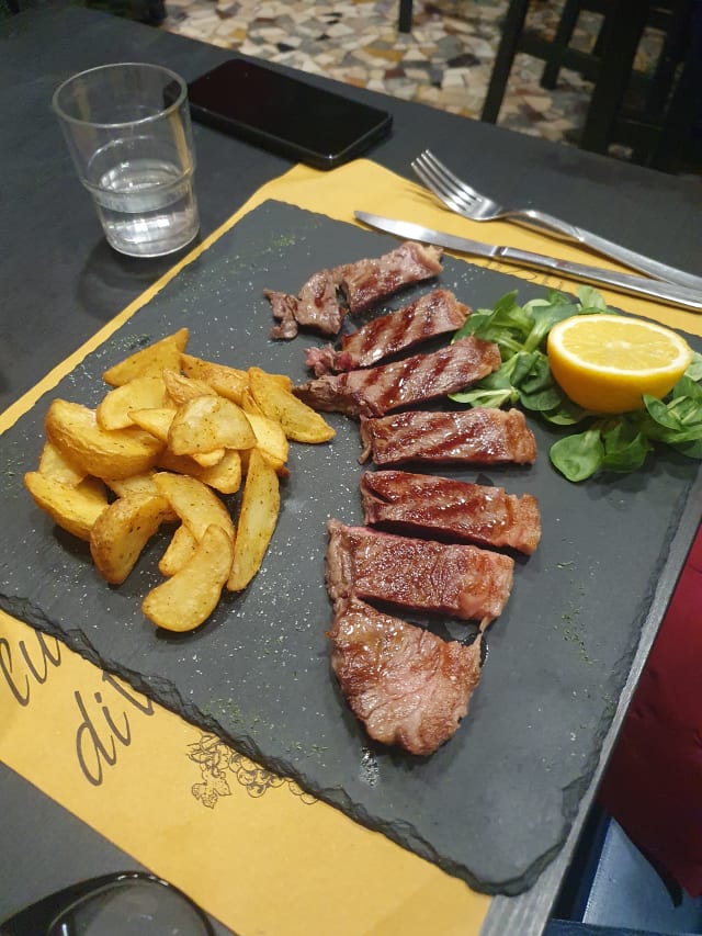 Sottofiletto Di Vitello Ai Ferri Con Contorno - L'Ostu, Turin