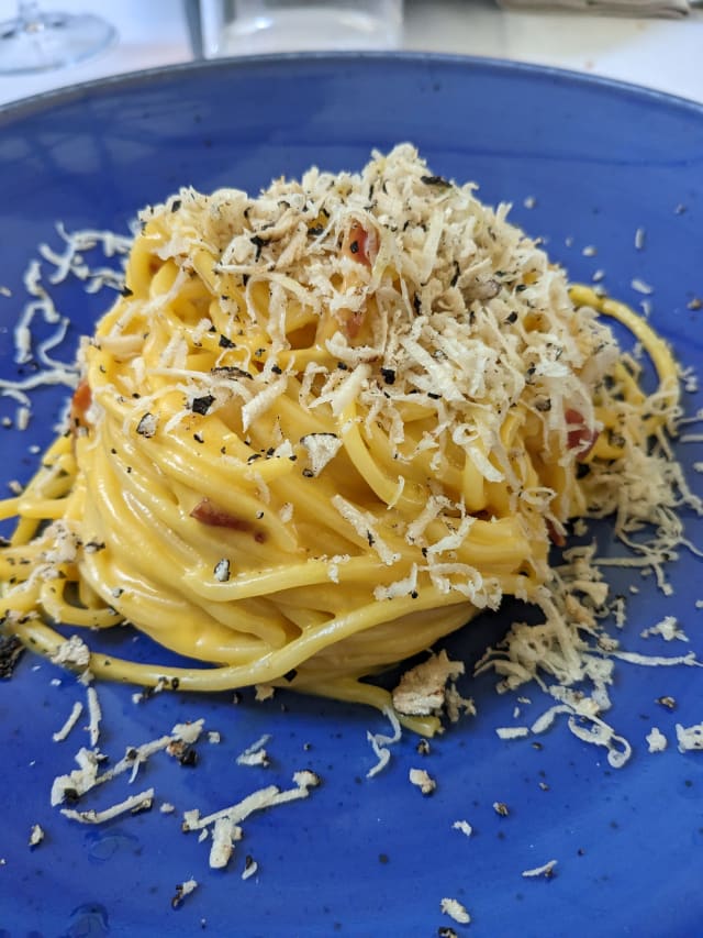 Spaghetti freschi alla carbonara e tartufo - La Falterona, Florence