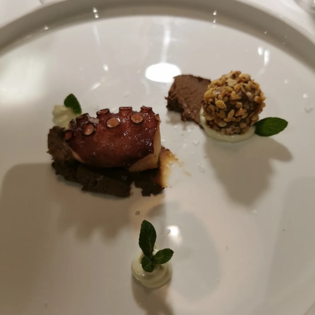 Tentacolo di Polpo Rosticciato, Rocher di Coratella e Mayò di Carciofi - Le Tamerici, Rome