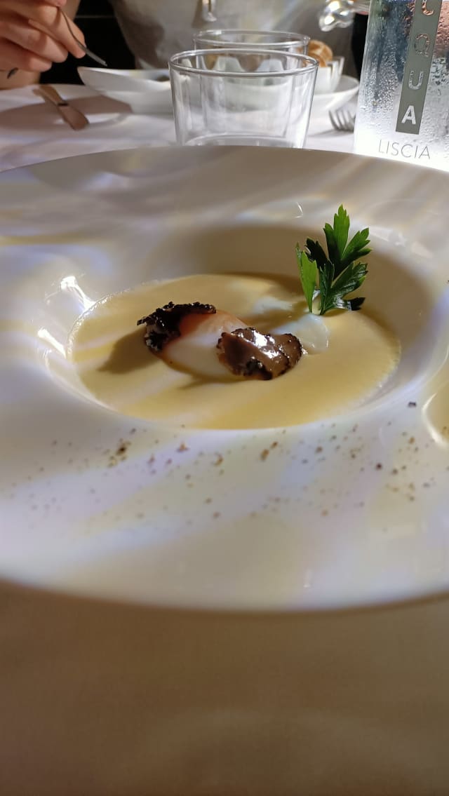 Uovo Pochè con fonduta di parmigiano e tartufo nero  - Hosteria Incontro 1961