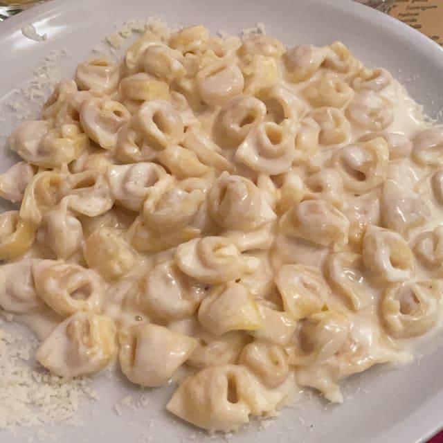 Tortellini in crema di parmigiano - Il Santo bevitore Bologna, Bologna