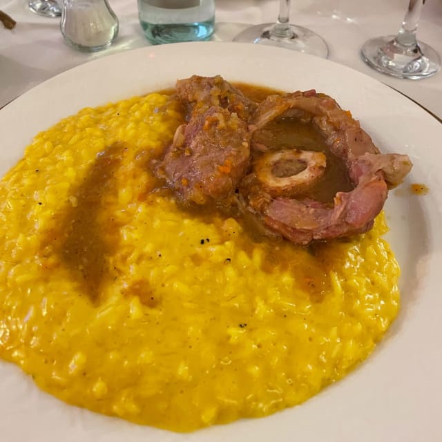 Risotto Milanese con ossobuco vitello  - Osteria di Largo Kennedy