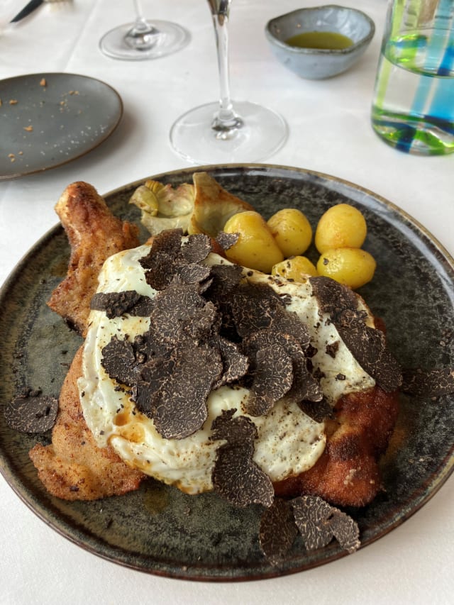 Cote de veau de lait du Piemont à la Milanaise, oeuf et truffe noire - Penati al Baretto