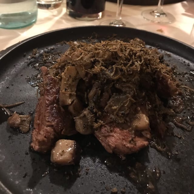 Tagliata di Manzo Miele, aceto balsamico, scaglie di Grana e noci  - Ristorantino