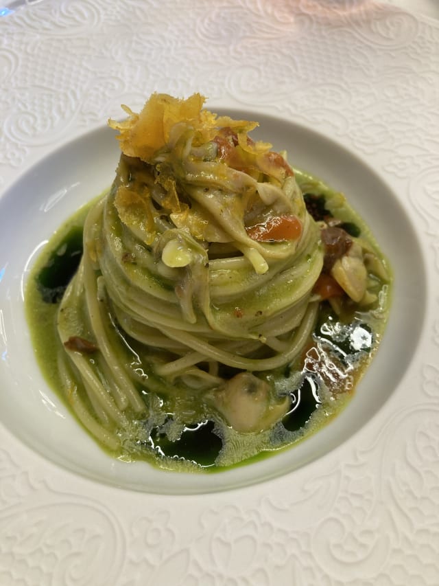 Spaghetto di gragnano, vongole veraci, ricci di mare e bottarga di orbetello - Strattoria, Arona (Italy)