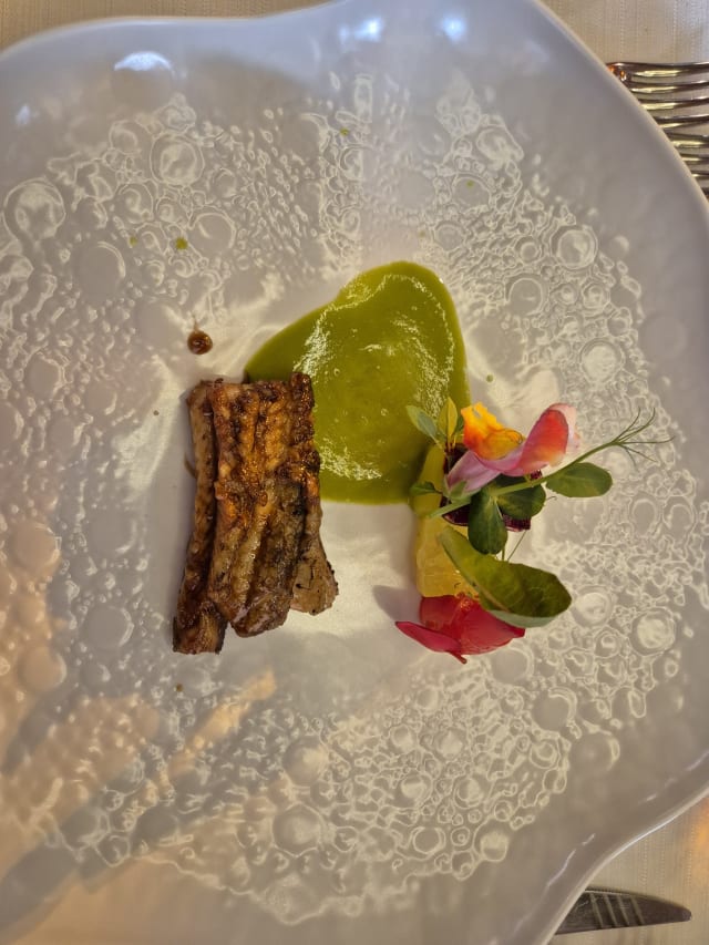 Anguilla laccata al barolo, giardiniera di frutta e verdure in osmosi, gel di carpione e olive verdi “nocellara”  - Strattoria