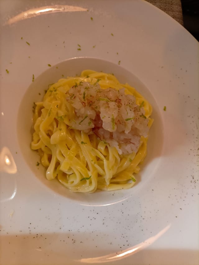 Tagliolini con crema di pecorino gamberi freschi e scorza di limone  - Murales Bistro'