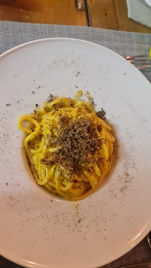 Sua maesta’: la carbonara al tartufo - Murales Bistro'