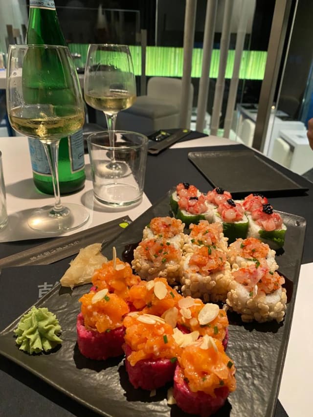 composizione: pink salmon passion, sumo maki, dicili rolls - Zushi Vicenza, Vicenza