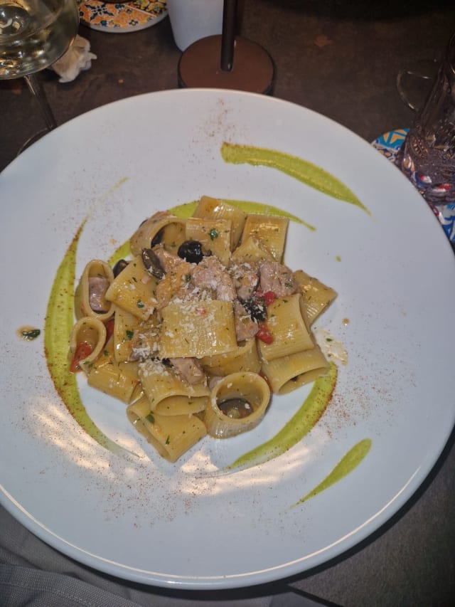 Paccheri con tonno, capperi, olive e pomodorini  - Gourmet 32, Taormina