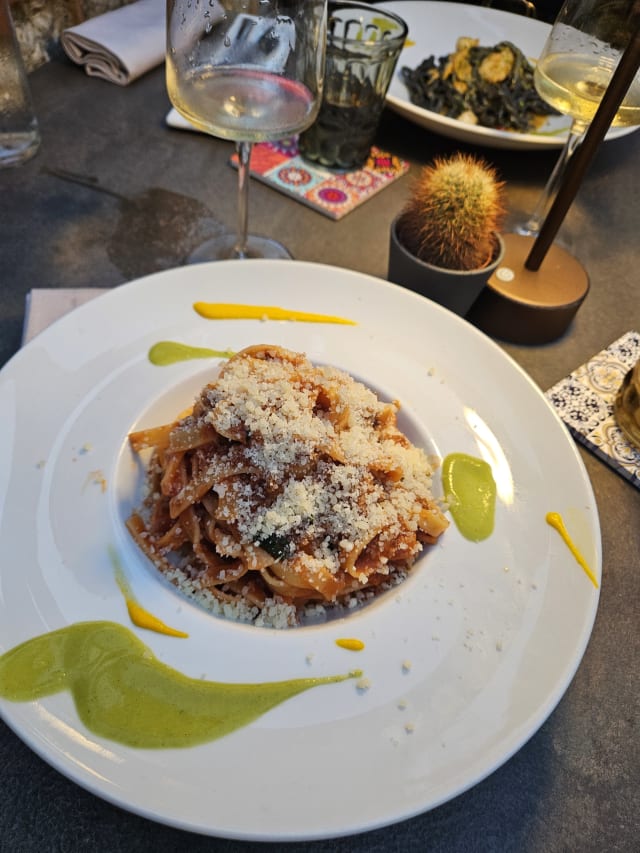 Tagliatelle fresche con ragù di carne - Gourmet 32, Taormina