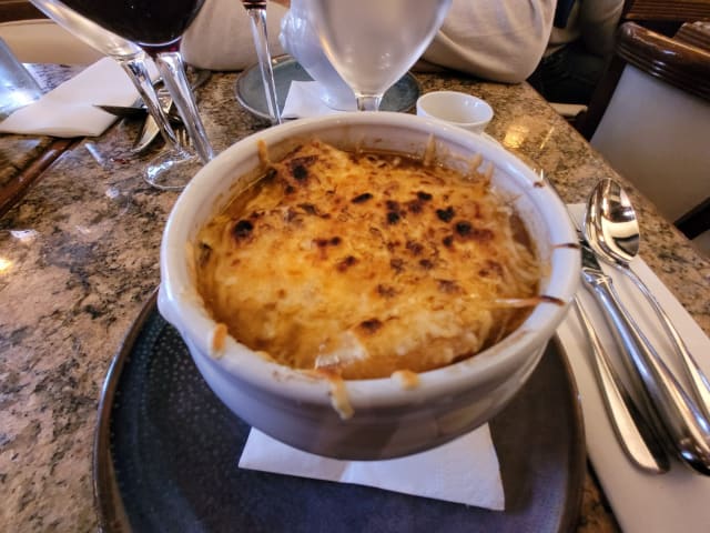 Soupe à l'oignon traditionnelle - Le Flore en L'Ile, Paris