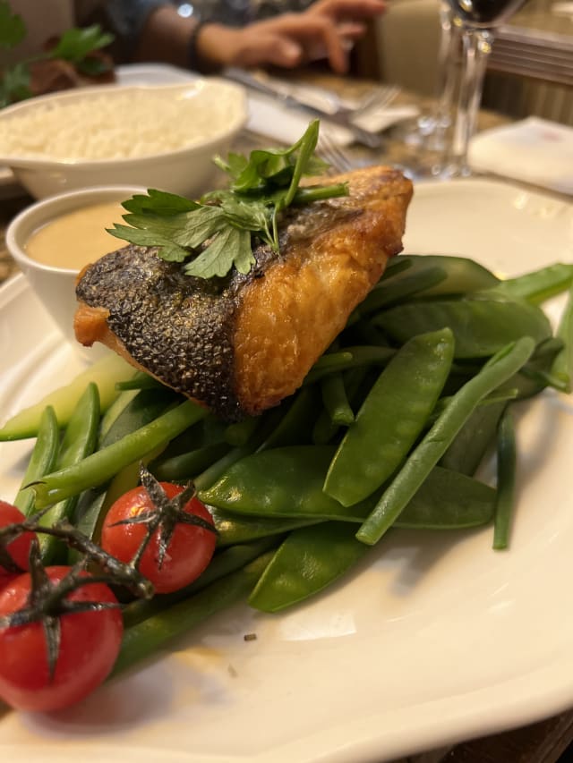 Pavé de Sauron beurre blanc et légumes verts - Le Flore en L'Ile, Paris