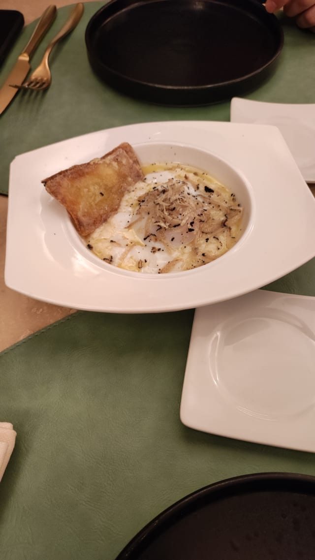 Uovo cbt, fonduta al grana e tartufo con cracker di patate  - Enotico, Rome