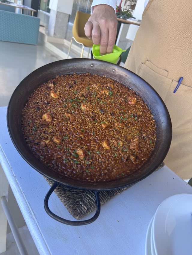 Paella in fish broth with calamari and prawns - El Jardín, Guardamar Del Segura