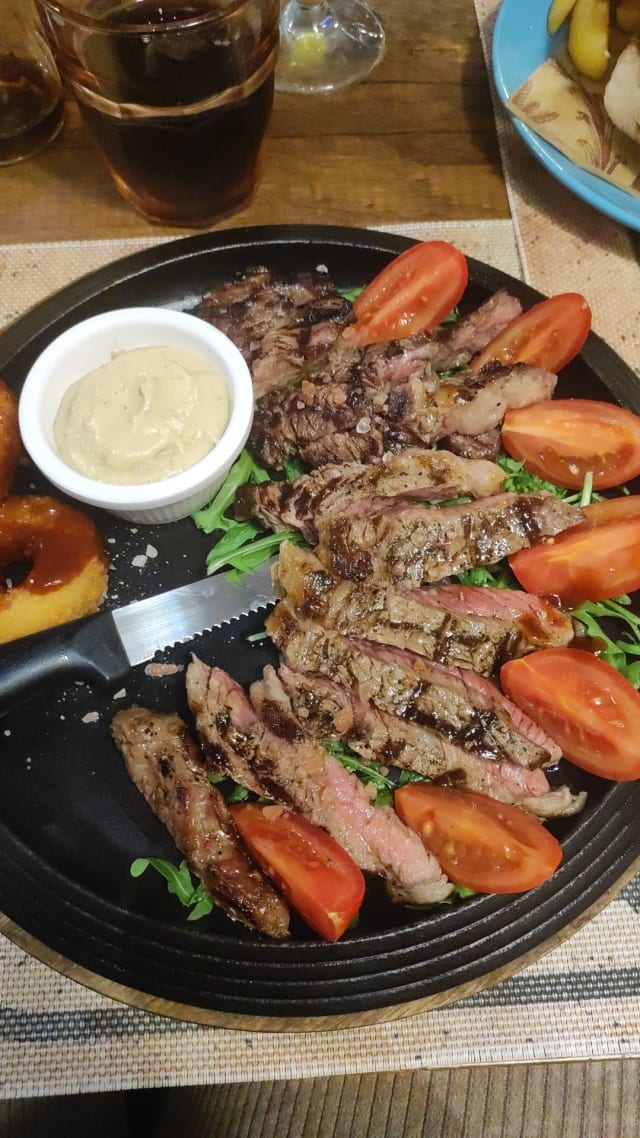 Tagliata di Angus Argentina 3000 gr. - King's road pub & grill