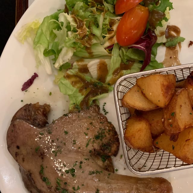 Confit de Canrd , Pommes sautees - La Taverne de l'Olympia