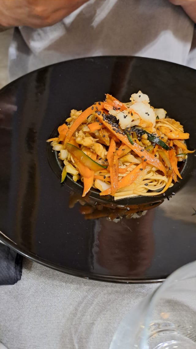 Noodles con verdure e gamberi - Kaizen Sushi Bar