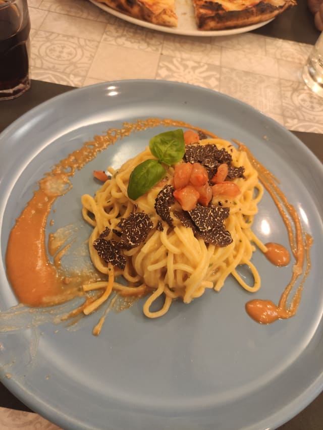 Spaghettoni alla chitarra con tartufo nero e gambero crudo - Dai Borboni, Turin