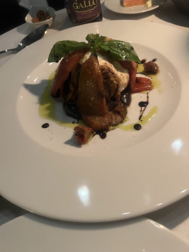 Burrata com legumes grelhados - Le Jardin D' Éden Lisboa, Lisbon