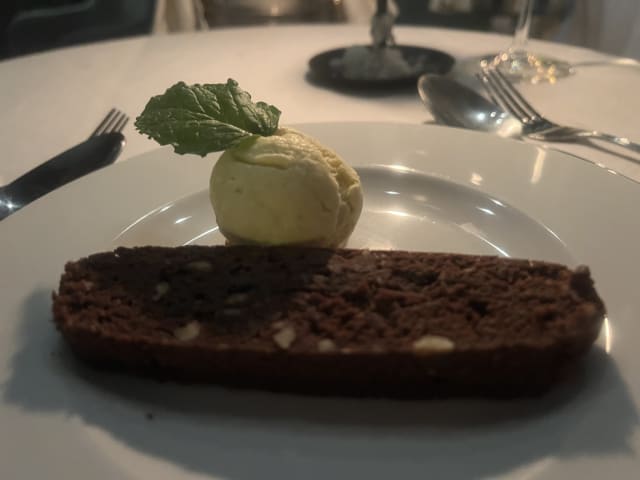 Brownie de chocolate com gelado baunilha - Le Jardin D' Éden Lisboa, Lisbon