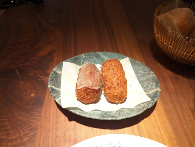 Croqueta de carne rustida y foié - Barra Alta Madrid, Madrid