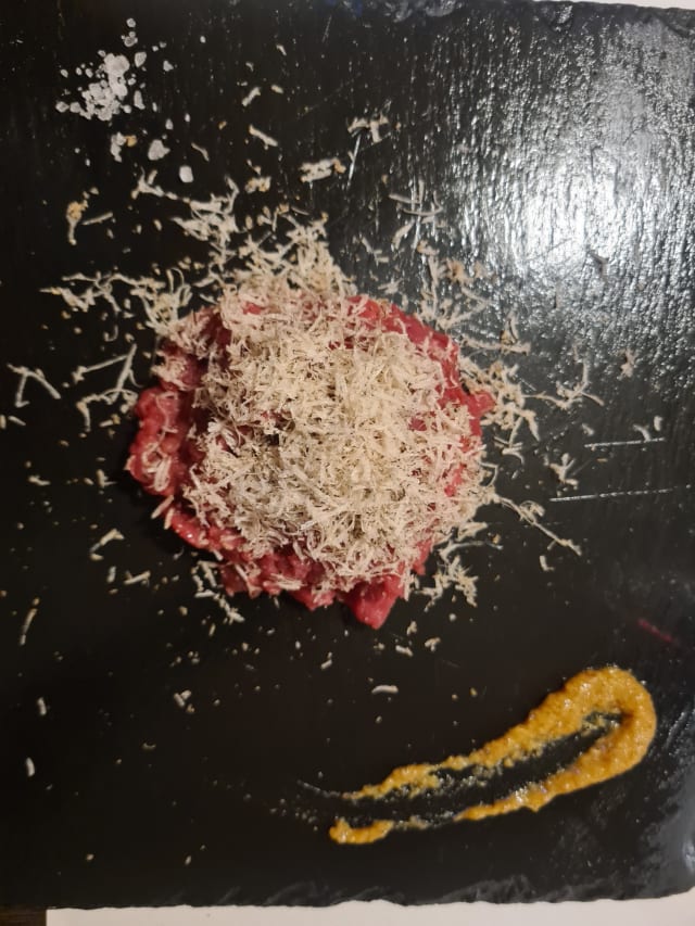 TARTARE AL TARTUFO NERO  - Cantina Vasari, Pisa