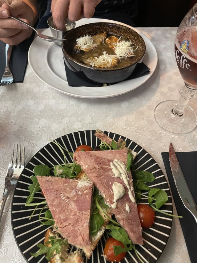 Bruschetta au jambon de reims , crème moutardée et roquette - Aux Bons Amis