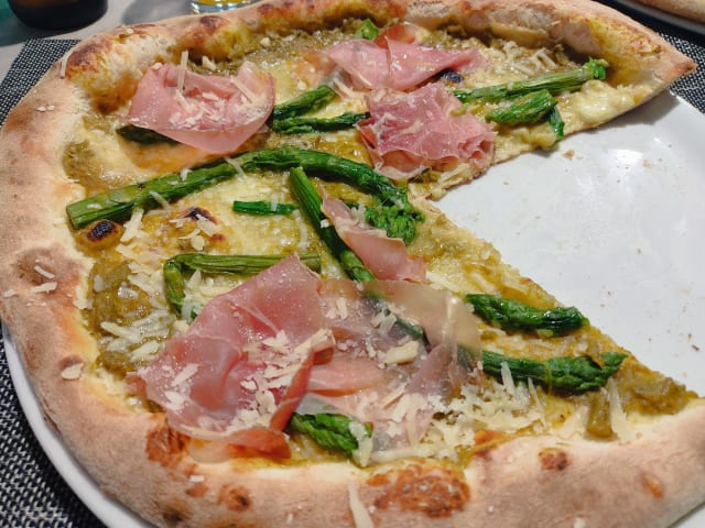 Asparagi, Crudo e Grana  - Pop's Pizza & More