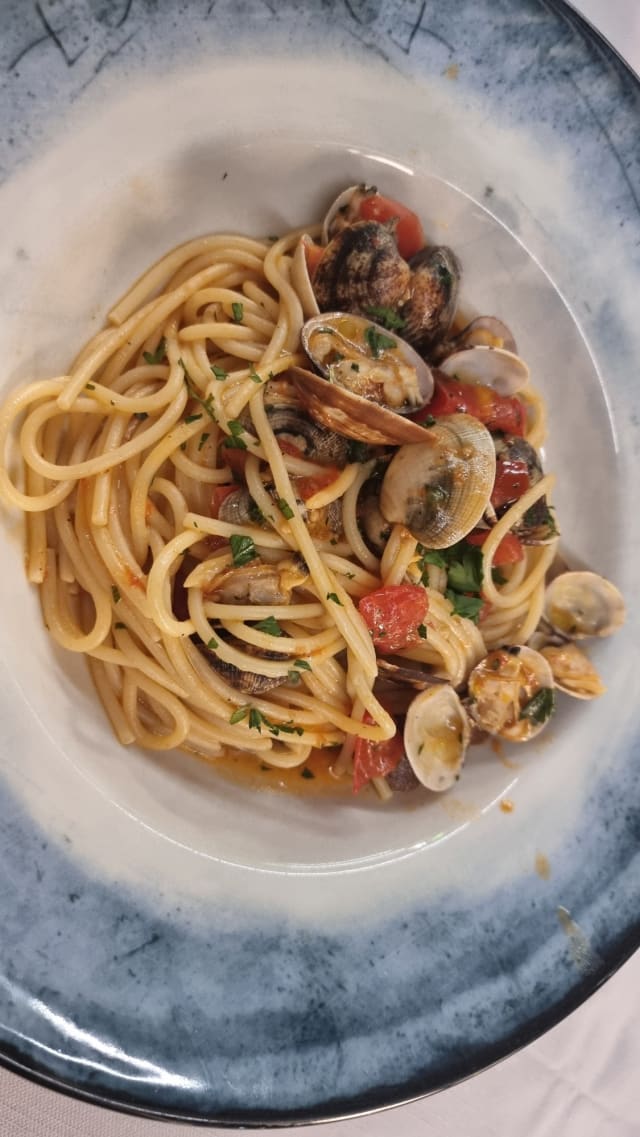 Spaghetti vongole e pomodorini piccadilly - Il Nostro Ristorante