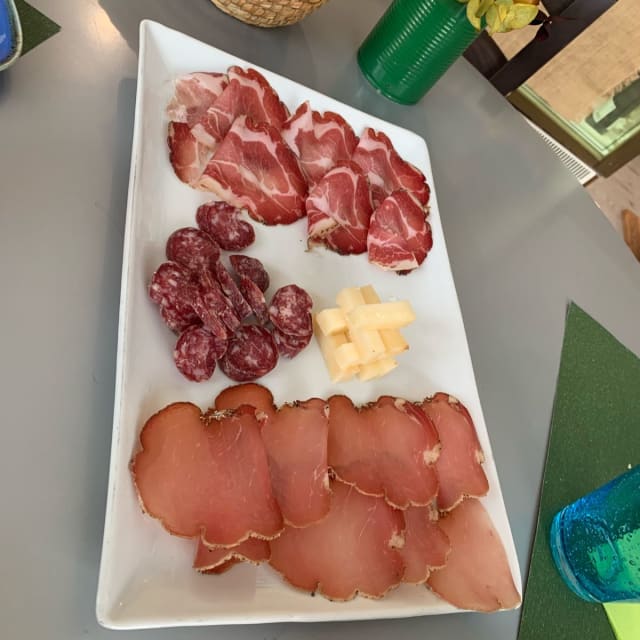 Crescia con salumi nostrani - Gastronomia Eugubina, Gubbio