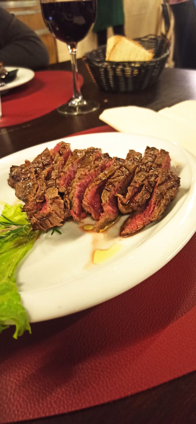 Tagliata Di Manzo Al Rosmarino - Trattoria La Gargotta