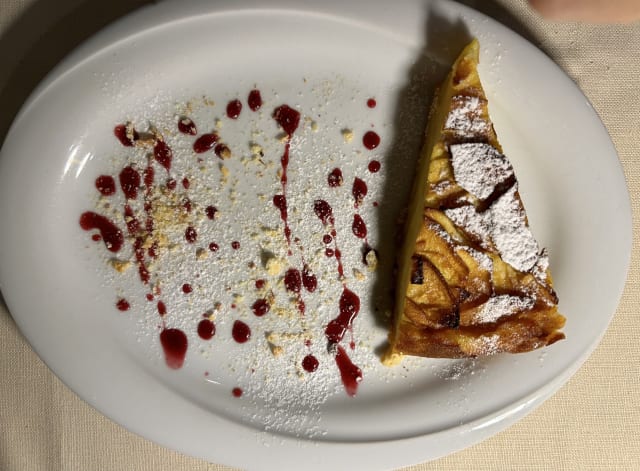 Torta di mele calda - Trattoria La Gargotta