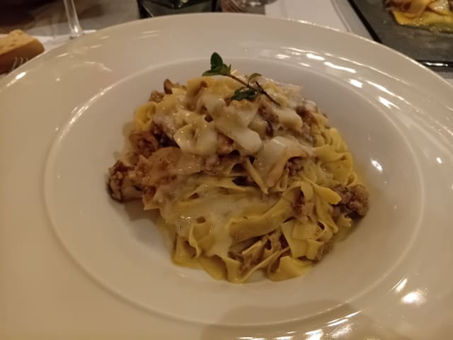 Tagliatelle fresche con ragù bianco, porcini e fonduta di pecorino  - Gualdo del Re