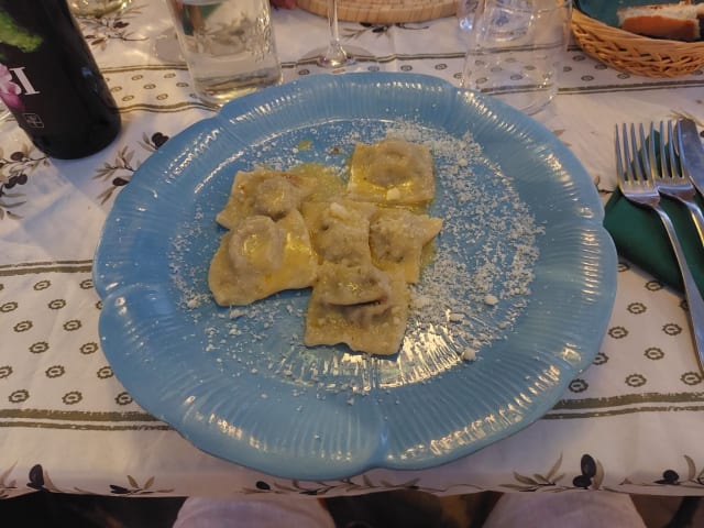 Ravioli Di Fegatini Toscani Al Burro E Salvia - La Fonte Di Vivalda