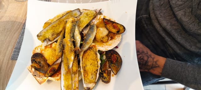 Gratinato di capesante, ostriche, sarde, cozze e canolicchi - Damidà, Cervia