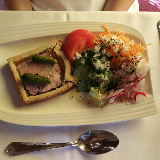 Pâté en Croûte Artisanal De Chez Michel Herrscher & Crudités  - Meistermann, Colmar