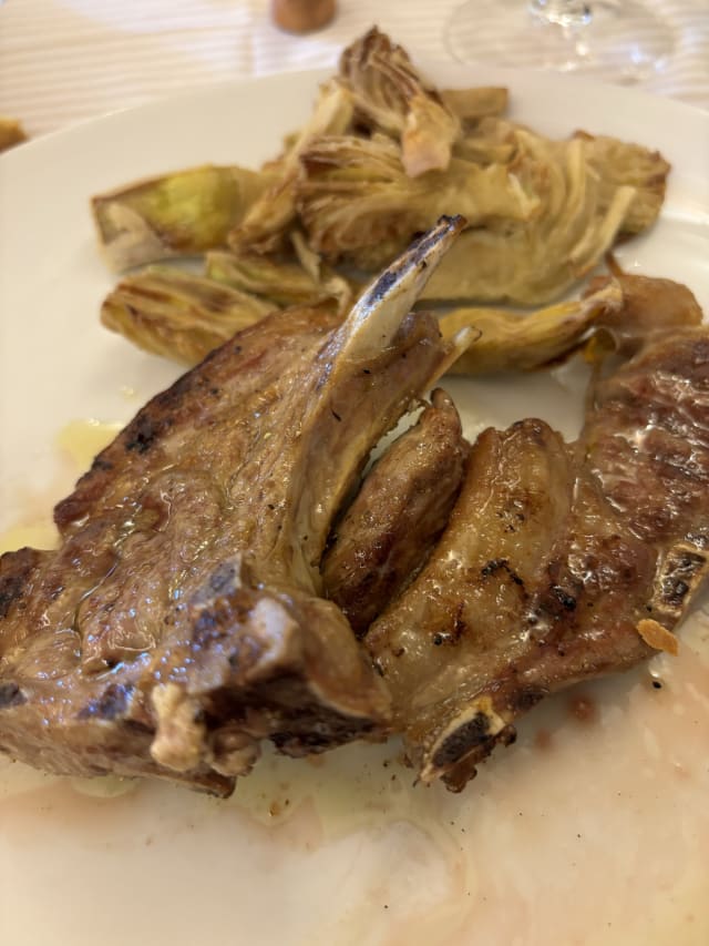 Costine di agnello a scottadito con erbe di campo - Quinto Canto, Gradara