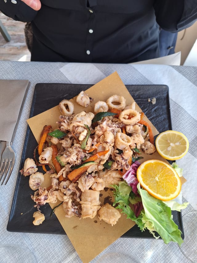 Frittura Di Calamari Argentini E Verdure Batonette - La Giulia e il gallo