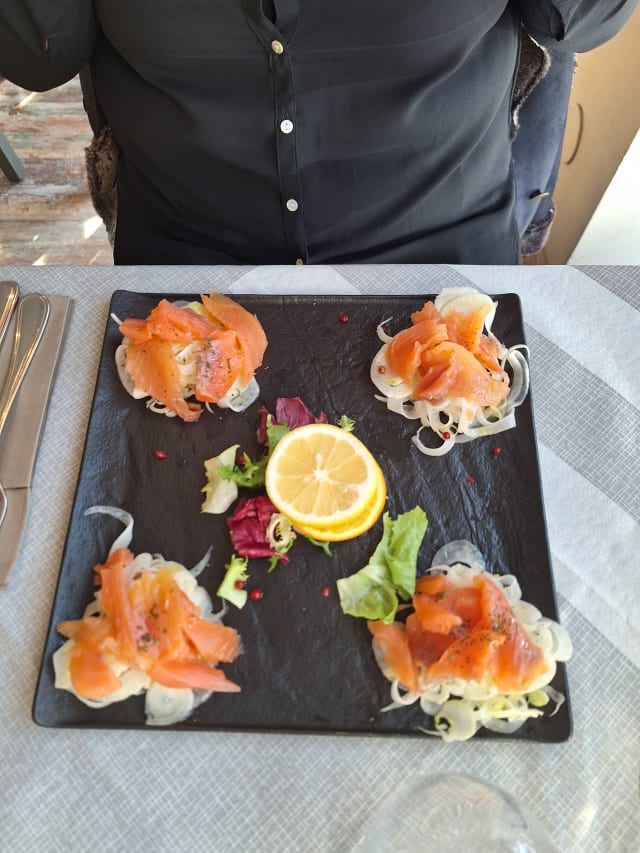 Carpaccio Di Salmone Marinato  - La Giulia e il gallo